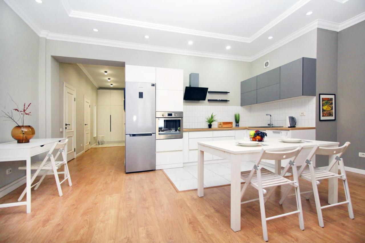 Perfect Spacious Apartment 356 Almaty Exterior foto